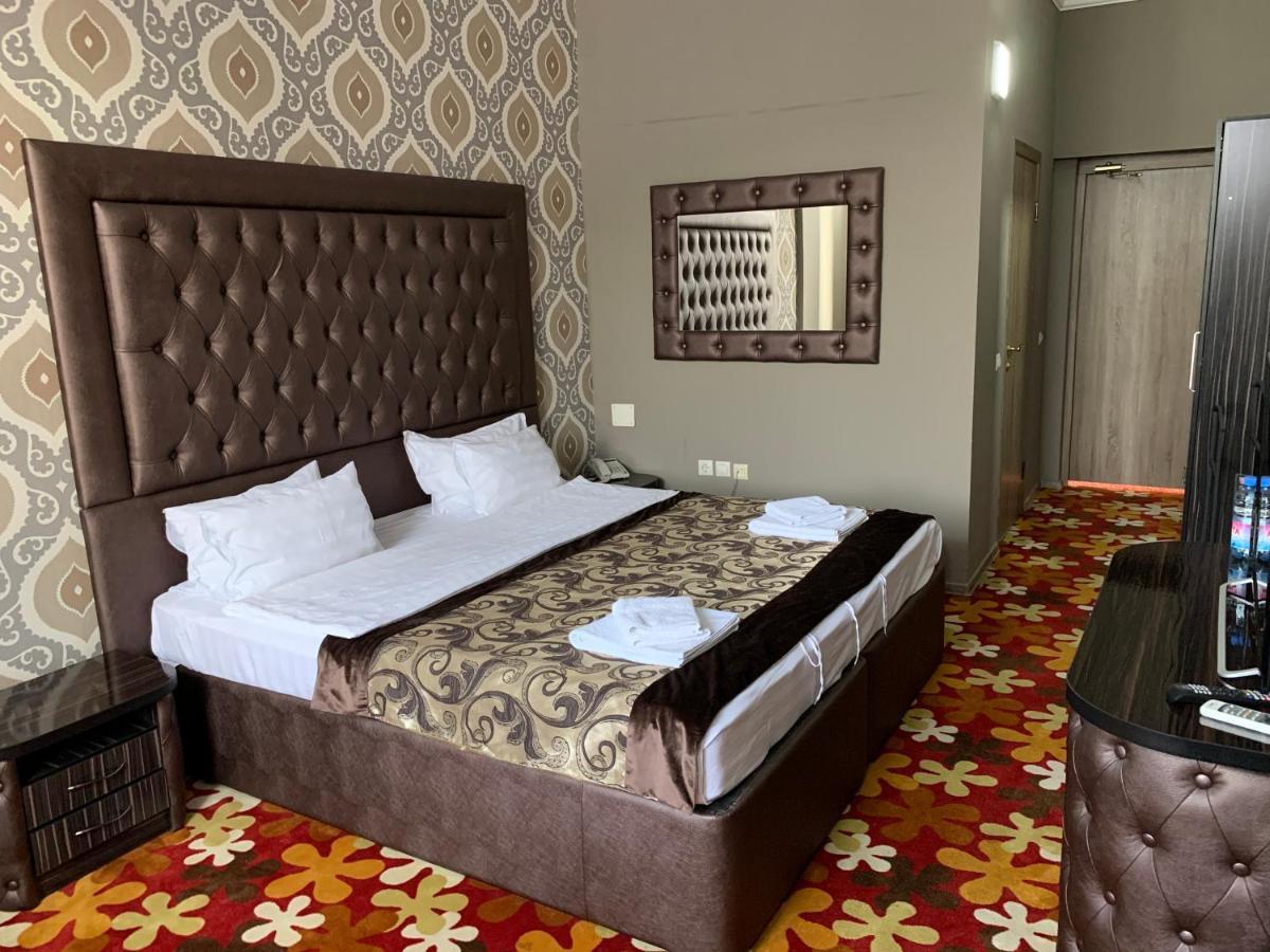 Deluxe Plaza Hotel Almaty Exterior photo