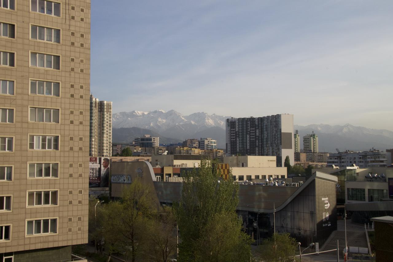 Deluxe Plaza Hotel Almaty Exterior photo