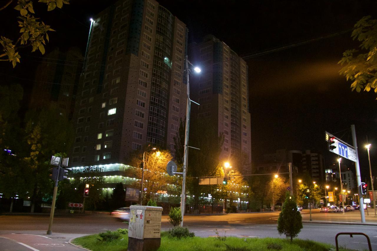 Deluxe Plaza Hotel Almaty Exterior photo