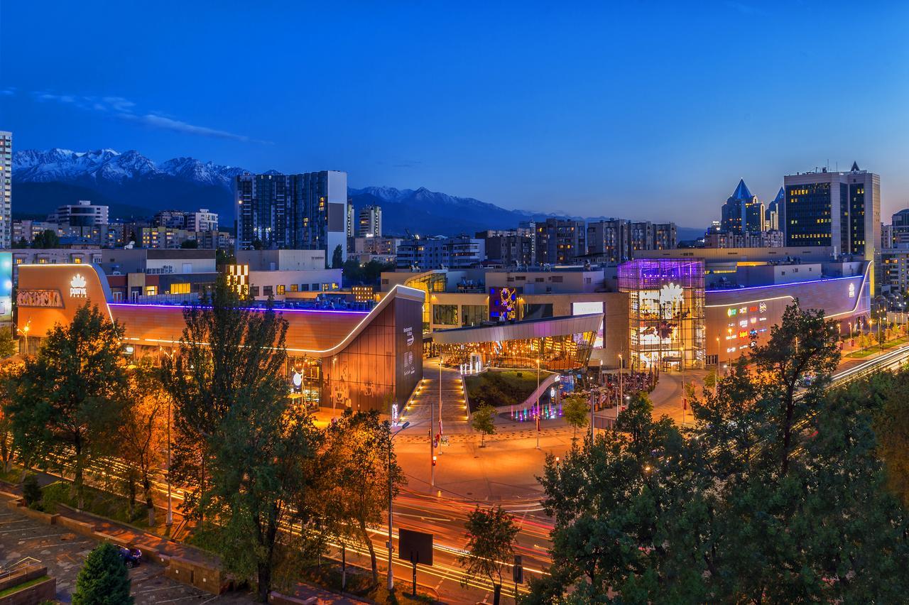 Deluxe Plaza Hotel Almaty Exterior photo